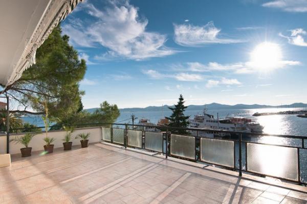 Amazing Seaview Apartment With A Balcony Near The Beach - Kneza Trpimira I Zadar Zewnętrze zdjęcie